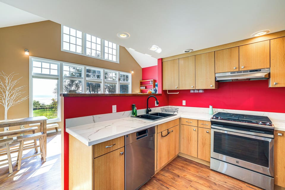 Kitchen | Cooking Basic Supplied | Main Floor