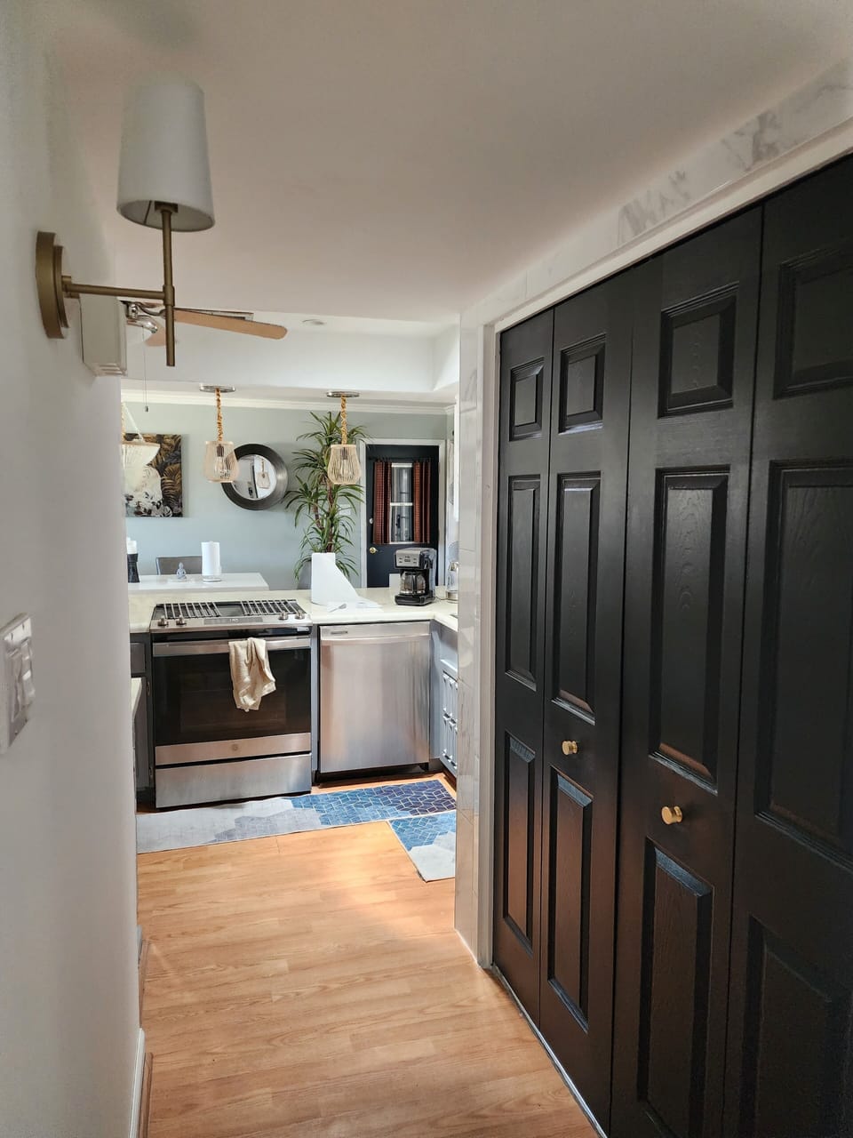 Hallway to Kitchen 