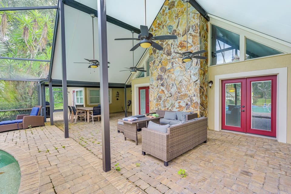 Screened Lanai | Seating | Dining Area | Electric Grill