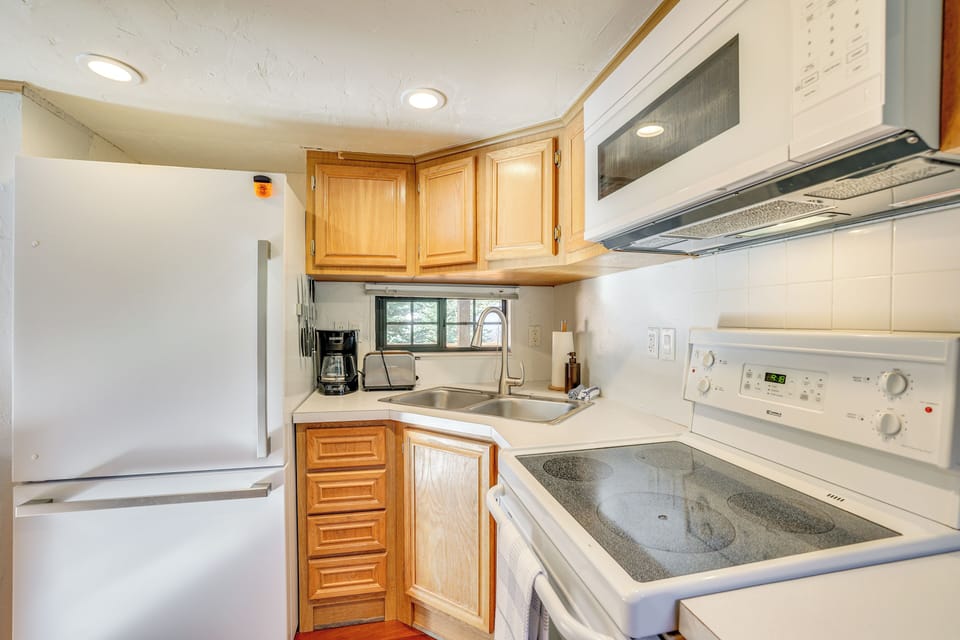 Kitchen | Cooking Basics | Drip Coffee Maker | Toaster | Main Level