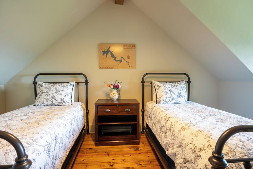 Loft with Two Twin Beds