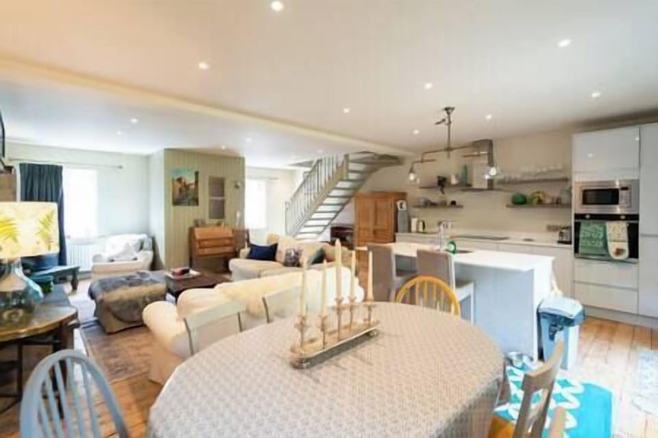 09c8a81a f2bd 4a93 94ca cea0bc4d58df