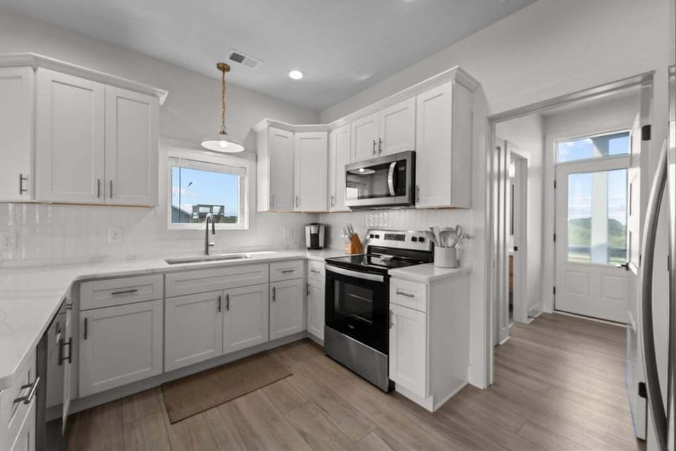 Top-Level Kitchen with Bar (seats 3)