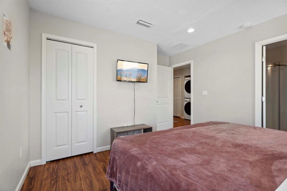 Oceanview king bedroom with ensuite bath and stunning beach views. 🌊🛏️☀️