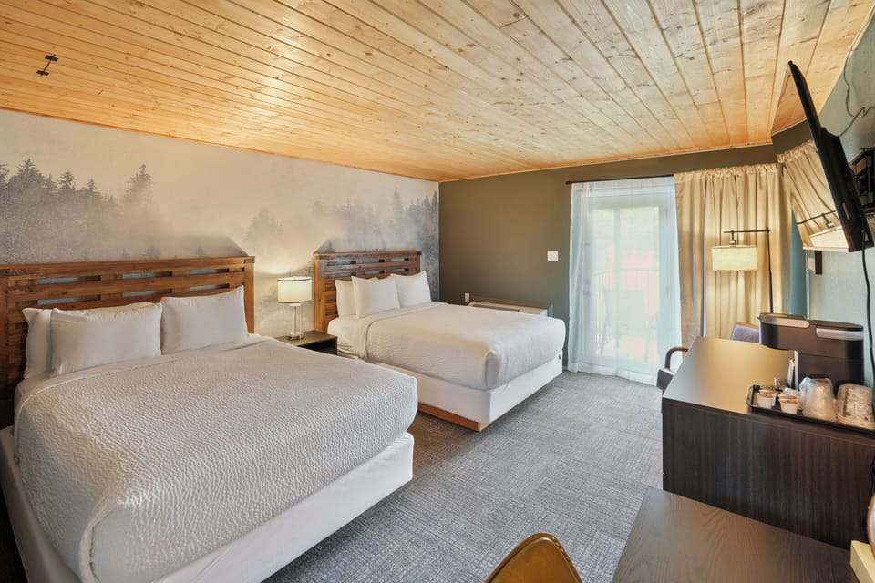 Perfect for families or friends, this stylishly updated space features two plush queen beds and modern amenities for a relaxing stay. Enjoy the comfort and convenience of a beautifully refreshed room. Book your mountain retreat now!
