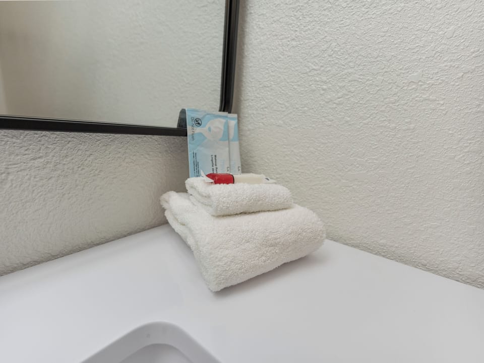 Escape to comfort and style in our beautifully updated space. It has modern touches, a plush king-size bed, and all the cozy amenities you need. Book now for a relaxing stay surrounded by mountain views and fresh, upgraded interiors! 