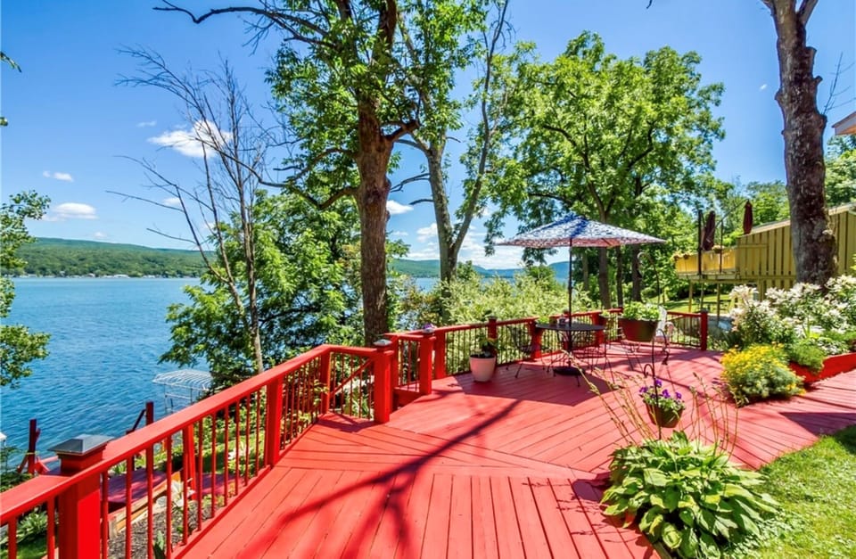 1st floor deck with beautiful lake view