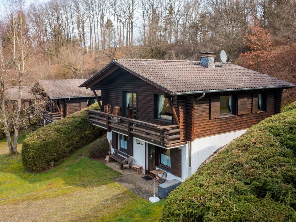 Plant, Building, Window, Wood, Natural Landscape, House, Land Lot, Tree, Cottage, Grass
