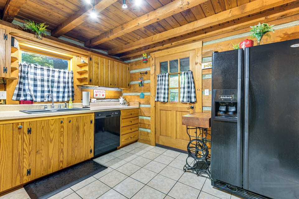 Kitchen | Main Level | Cooking Basics | Keurig & Drip Coffee Makers