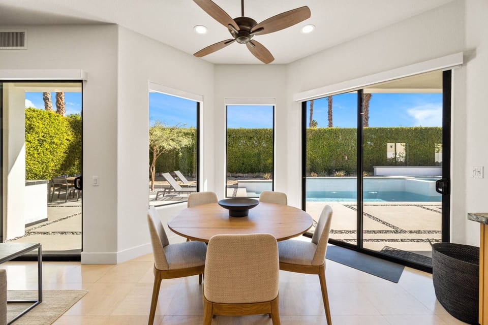 Breakfast Room