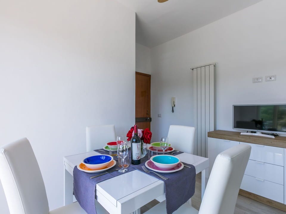 Property, Table, Building, Interior Design, Floor, Flooring, Wood, Chair, House, Hardwood