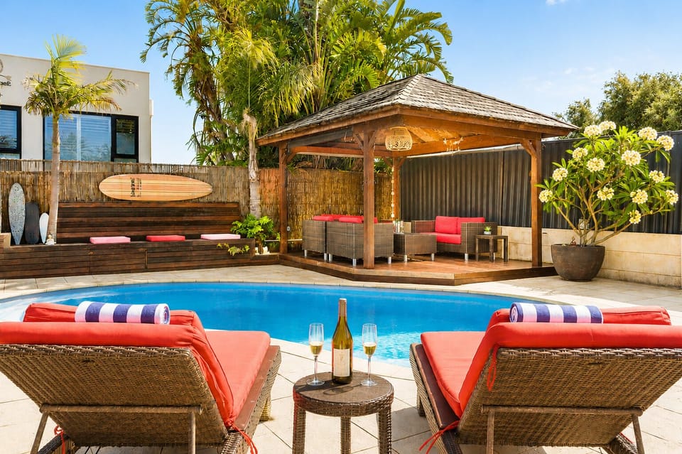 Plenty of outdoor eating to relax by the pool 