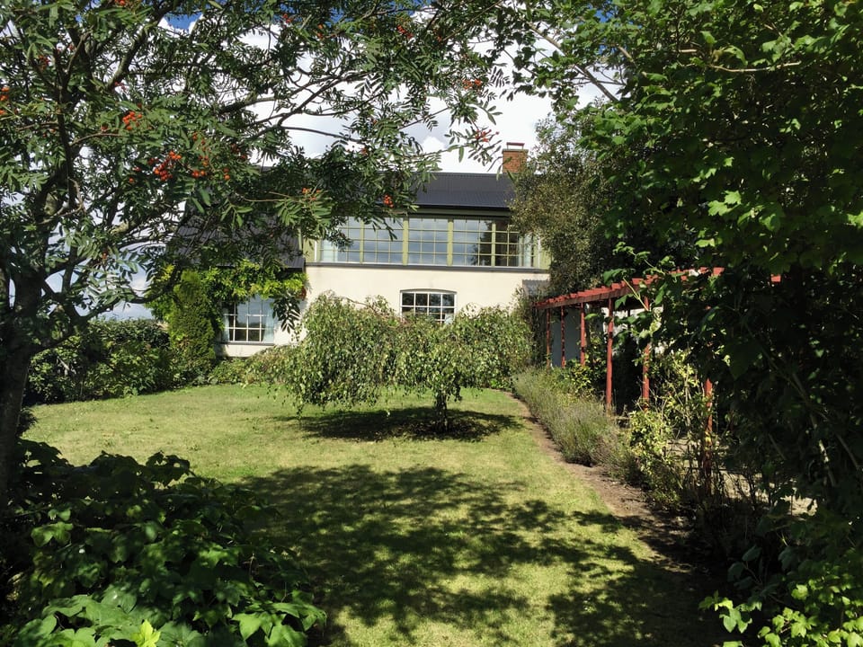 Garden and entrance to Södra Hennyhuset (Southern Henny House)