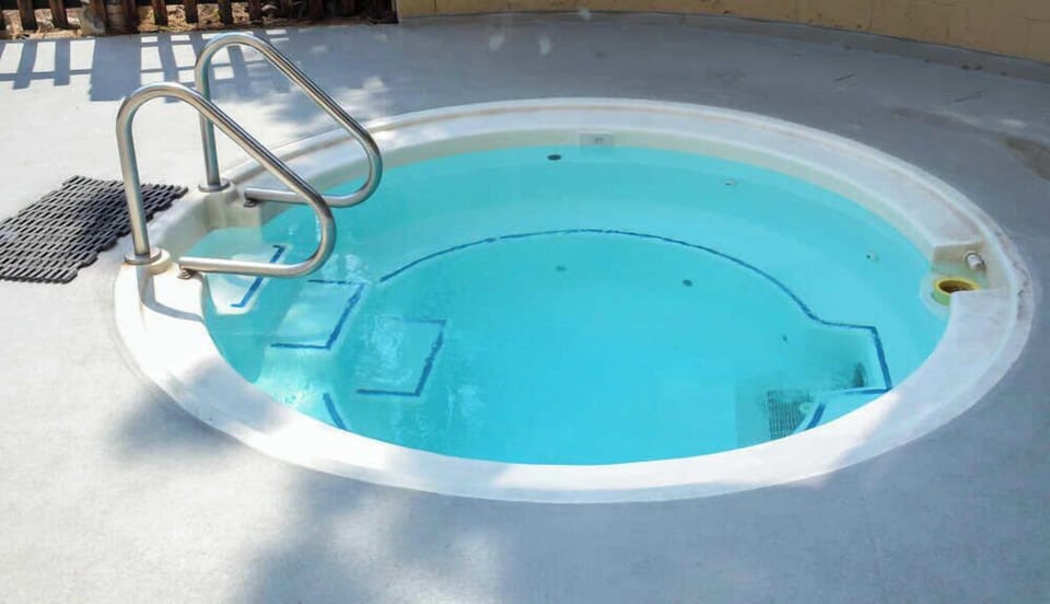 Mammoth View Villas hot tub