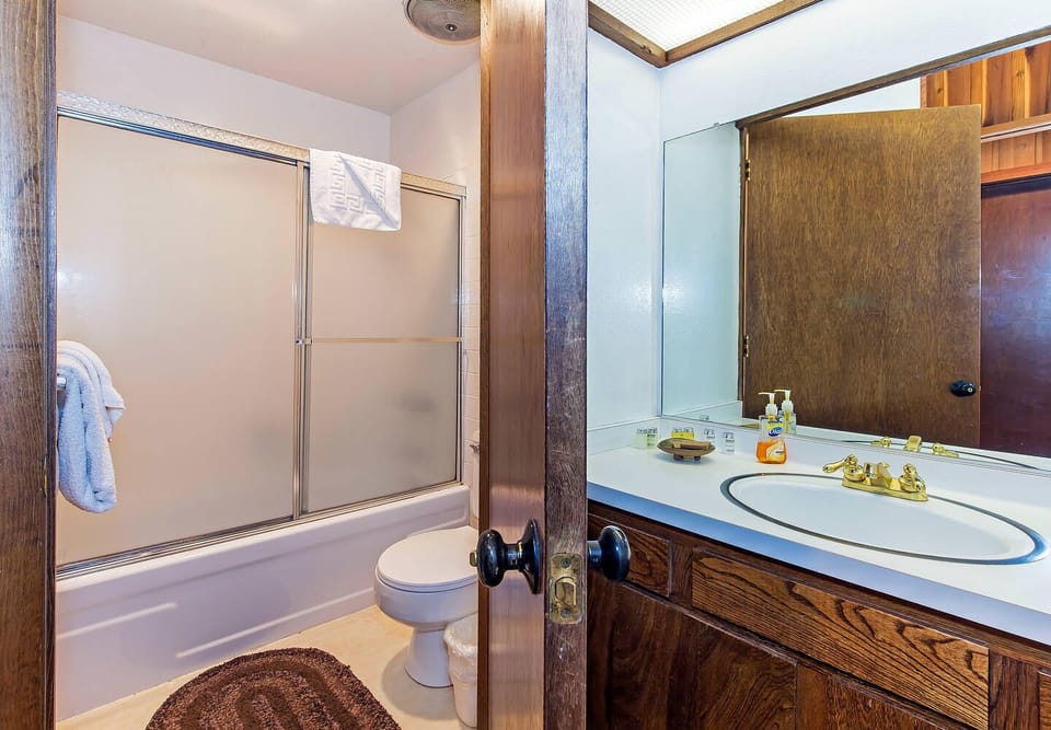 Full bathroom