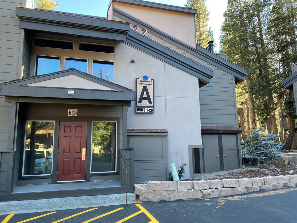 Walking distance to the Canyon Lodge and the Village Gondola