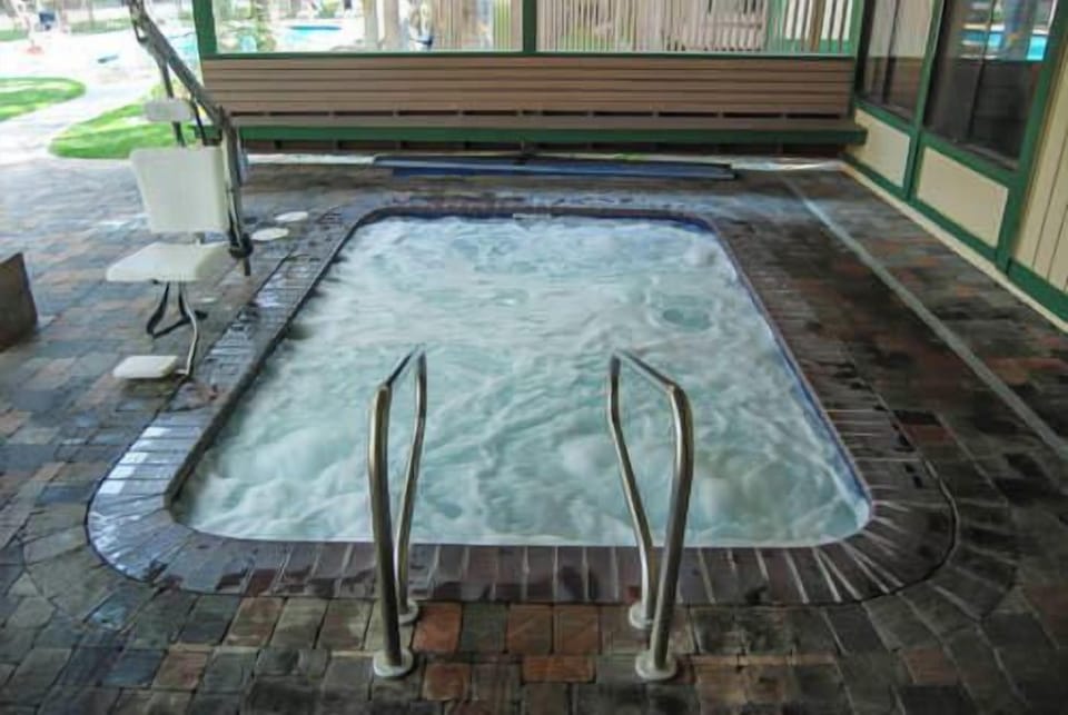 Communal hot tub
