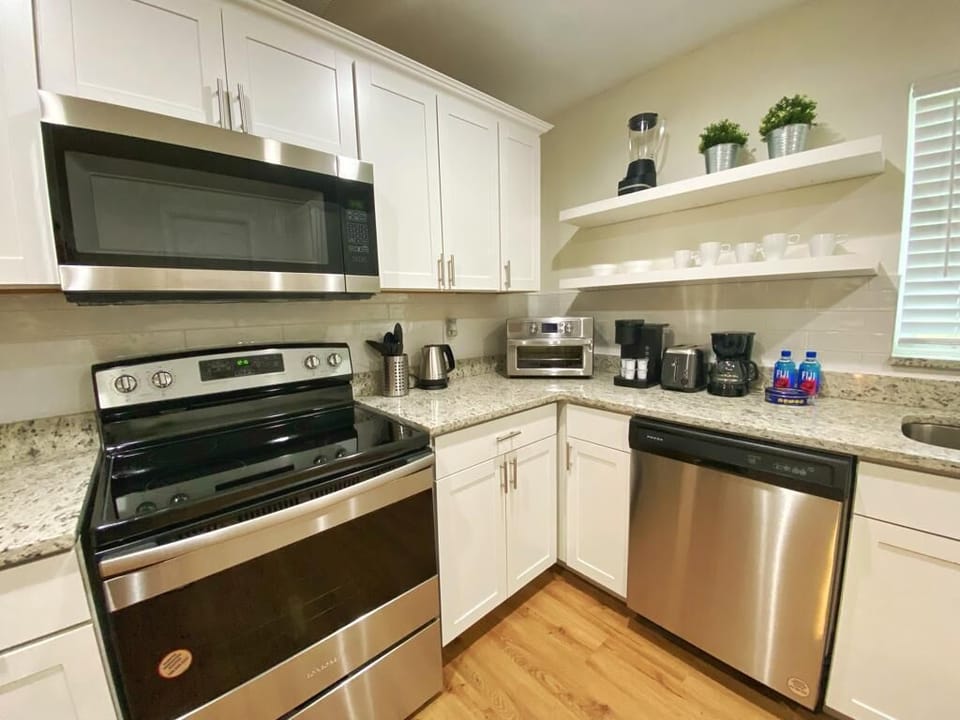 A stylish kitchen designed for cooking and sharing moments with loved ones.

