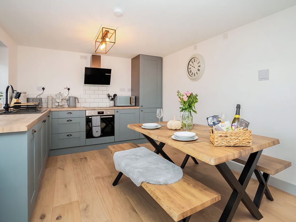 Kitchen/diner | Pencefn Cottage, Pentir, near Snowdonia in Llanberis