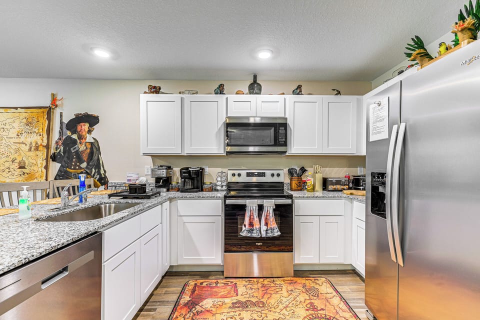 Kitchen | Keurig/Drip Coffee Maker | Blender | Toaster | Cooking Basics