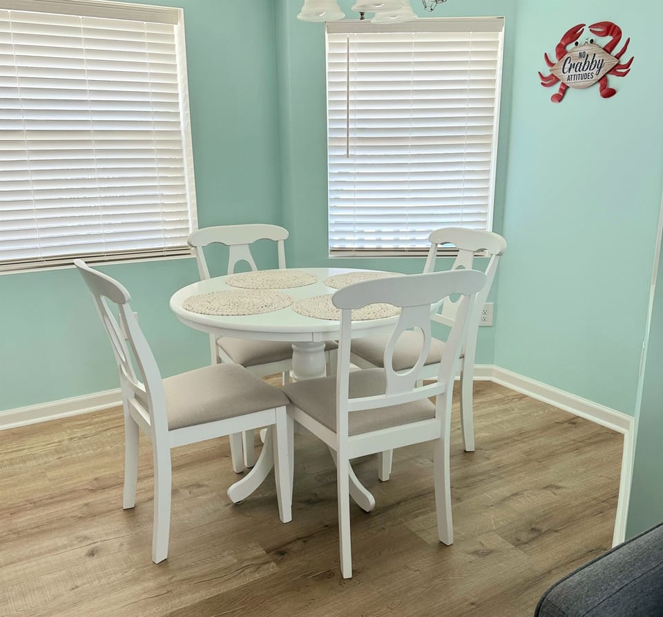 Eat-In Kitchen