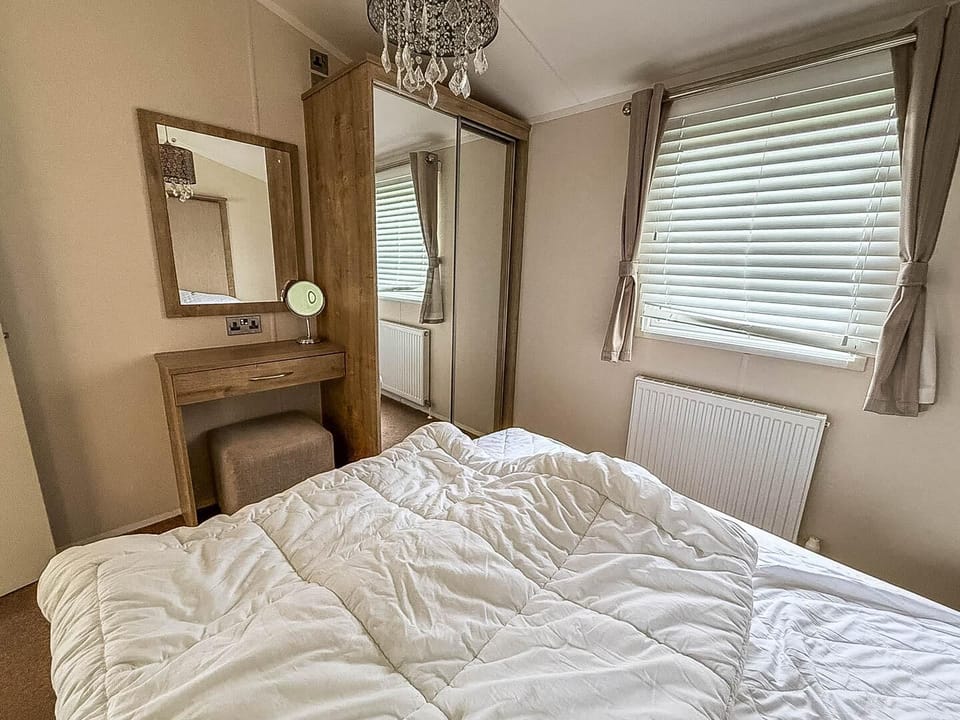 The second double room is perfect with its wardobe and dressing table, the perfect place to get ready for a night out in Great Yarmouth.