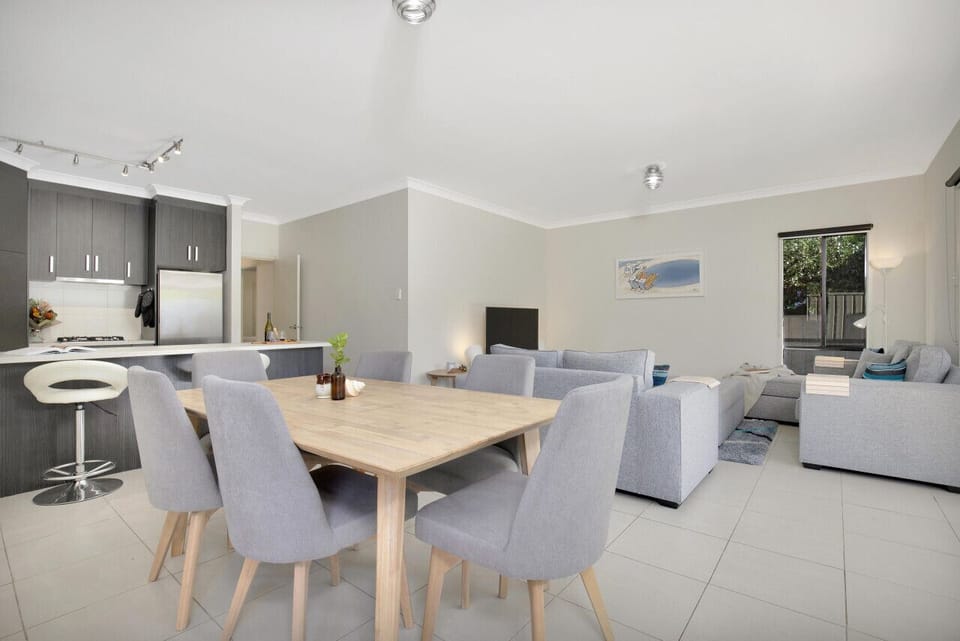 Dining and lounge area