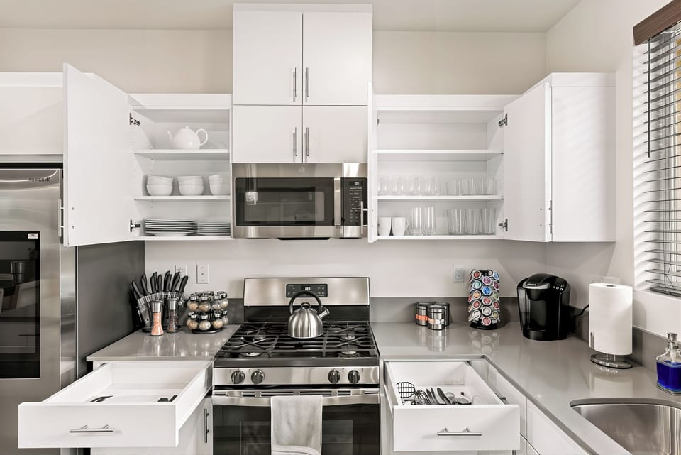 The kitchen is fully equipped.