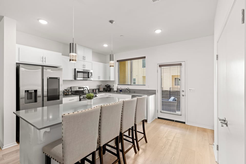 Cozy kitchen with a modern design and all the comforts of home.
