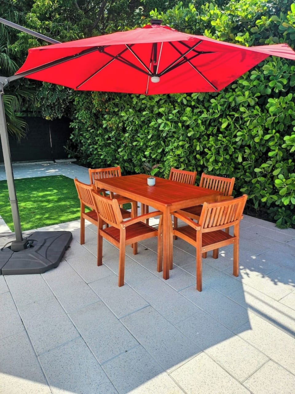 Outdoor dining