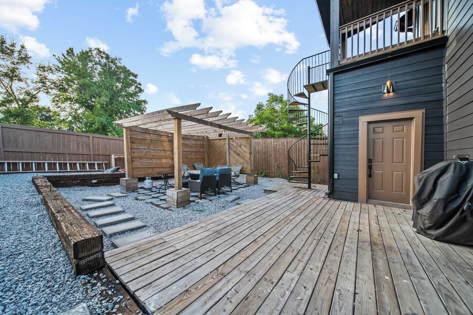 Pergola Exterior Backyard 
-BBQ Grill
-Gas Fire Pit