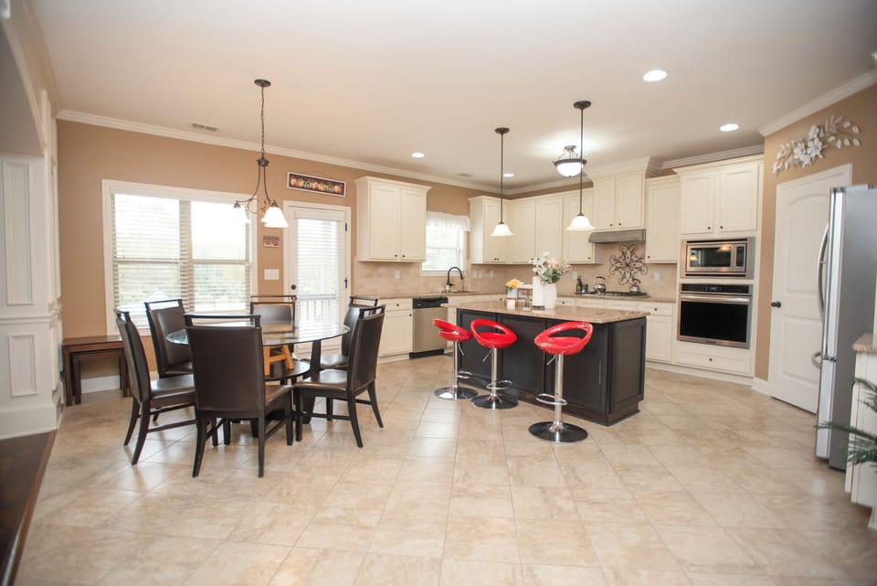 casual dining and gourmet kitchen