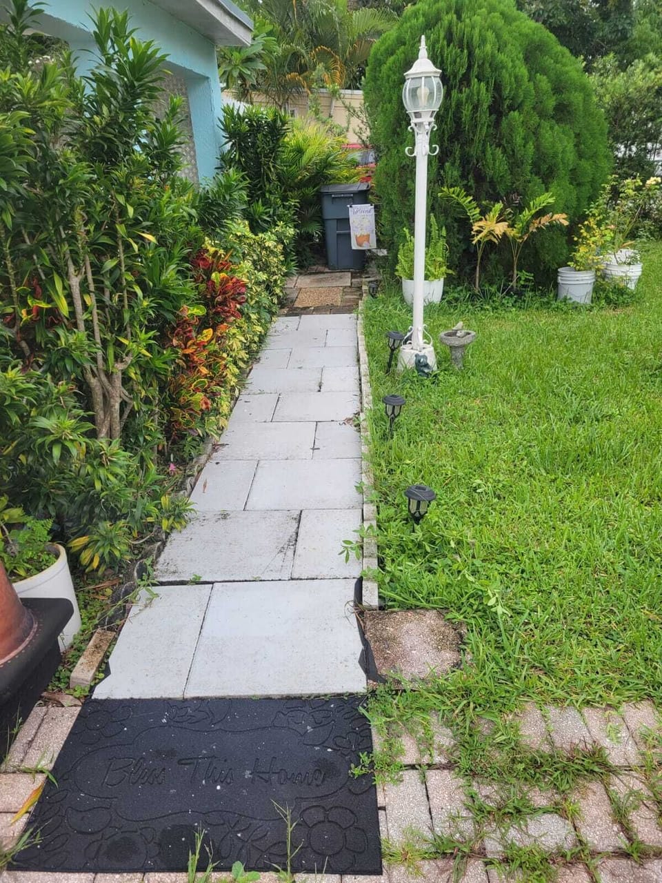 Private and independent side entrance to the house with reserved parking