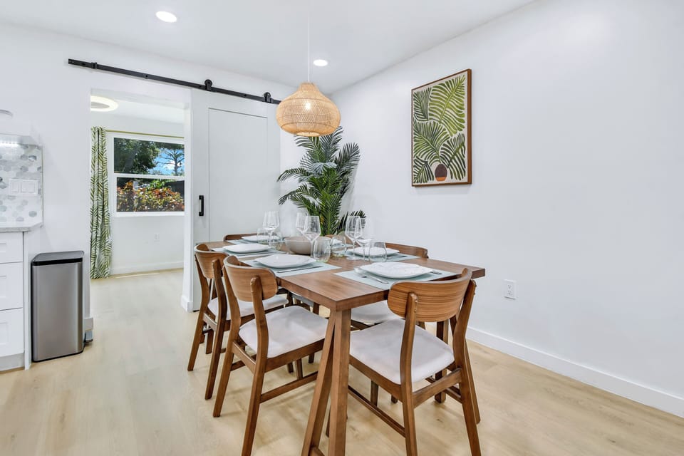 The large dining room table easily seats 6-8 people, ideal for gatherings! 