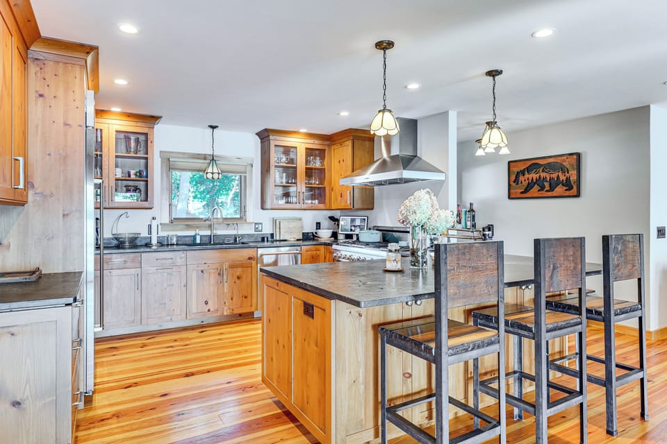 Kitchen | Main Level