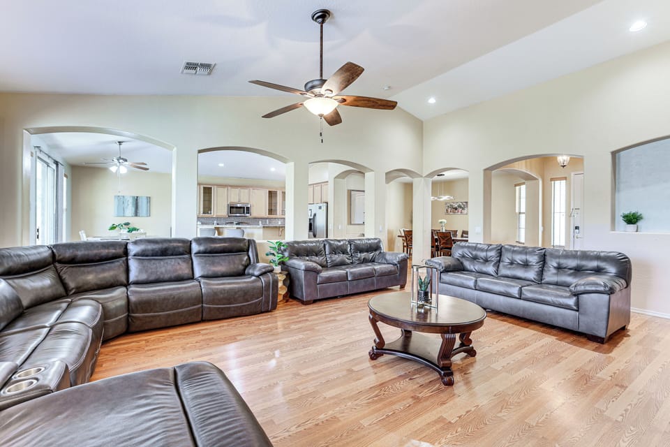 Living Room | Central A/C & Heat | Smart TV