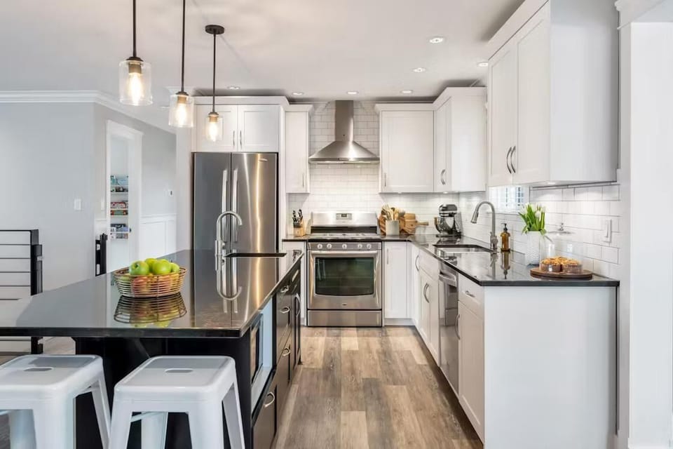 Full kitchen