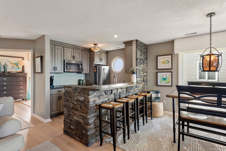 PC1016: PC Beach | Dining Area and Kitchen