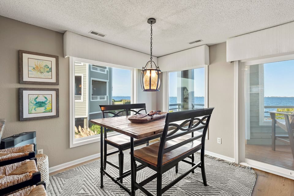 PC1016: PC Beach | Dining Area