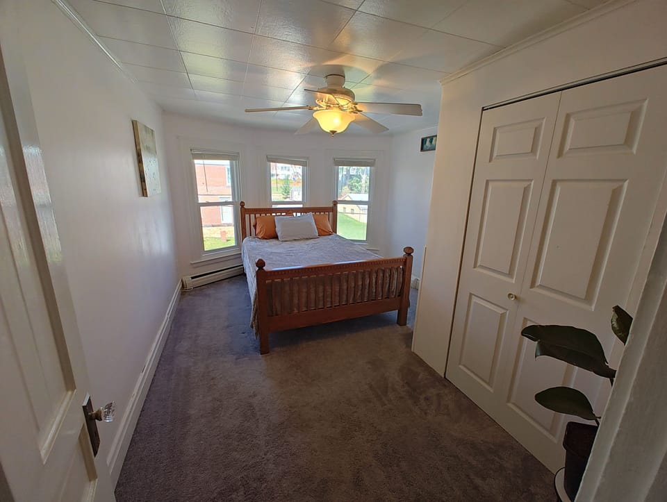 Master Bedroom (3)