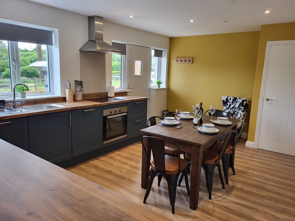 Kitchen/Dining 