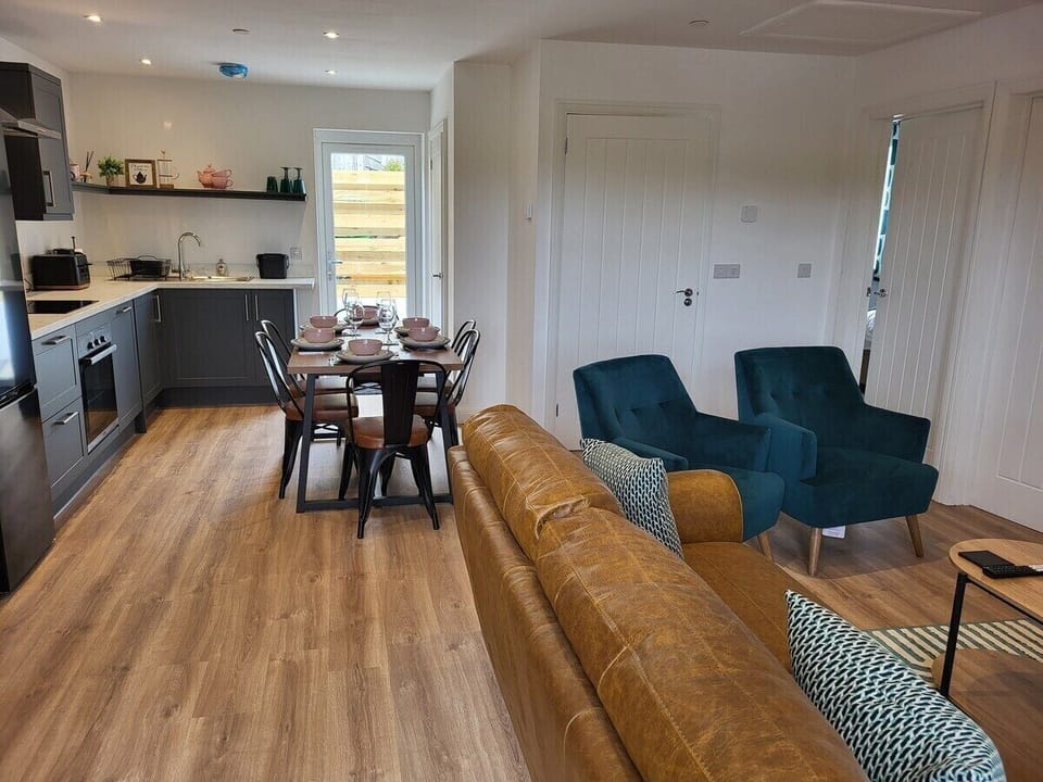 Razor Clam Cottage Kitchen