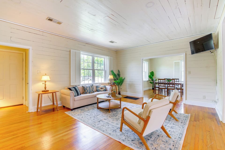 Clarksdale Vacation Rental | 2BR | 2BA | 1,415 Sq Ft | Stairs Required