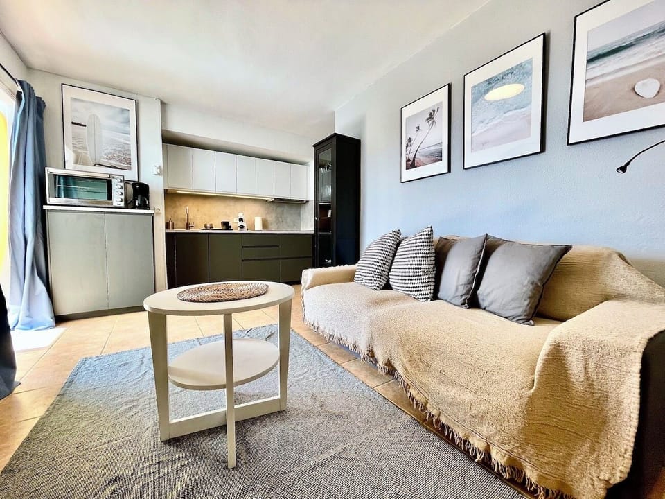 La Estrella | Living room and kitchen