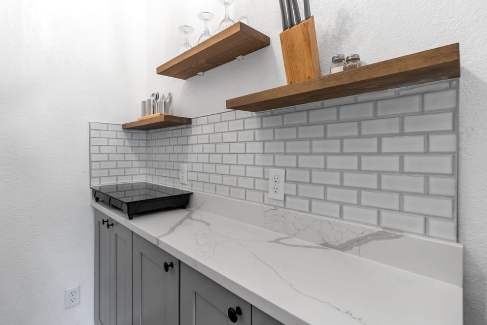 104_Scudder_Ln_Wimberley_TX_78676_USA-Kitchen-IMG_3155