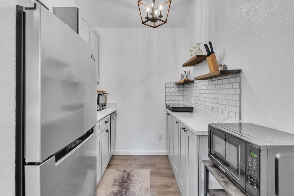 104_Scudder_Ln_Wimberley_TX_78676_USA-Kitchen-IMG_3148