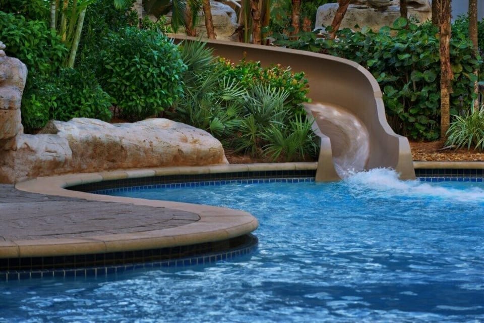 mrkml-pool-0050-hor-clsc.jpg