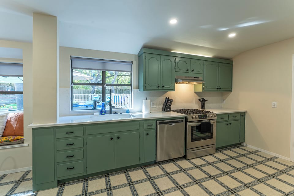 Full kitchen