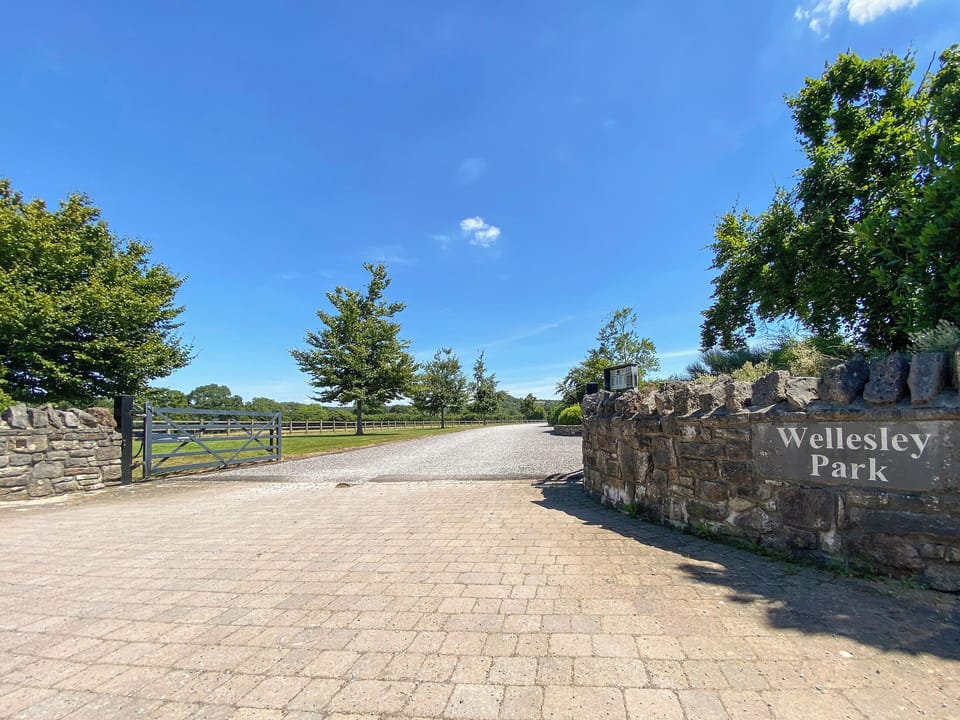 Driveway | Springfields, Dulcote, Wells