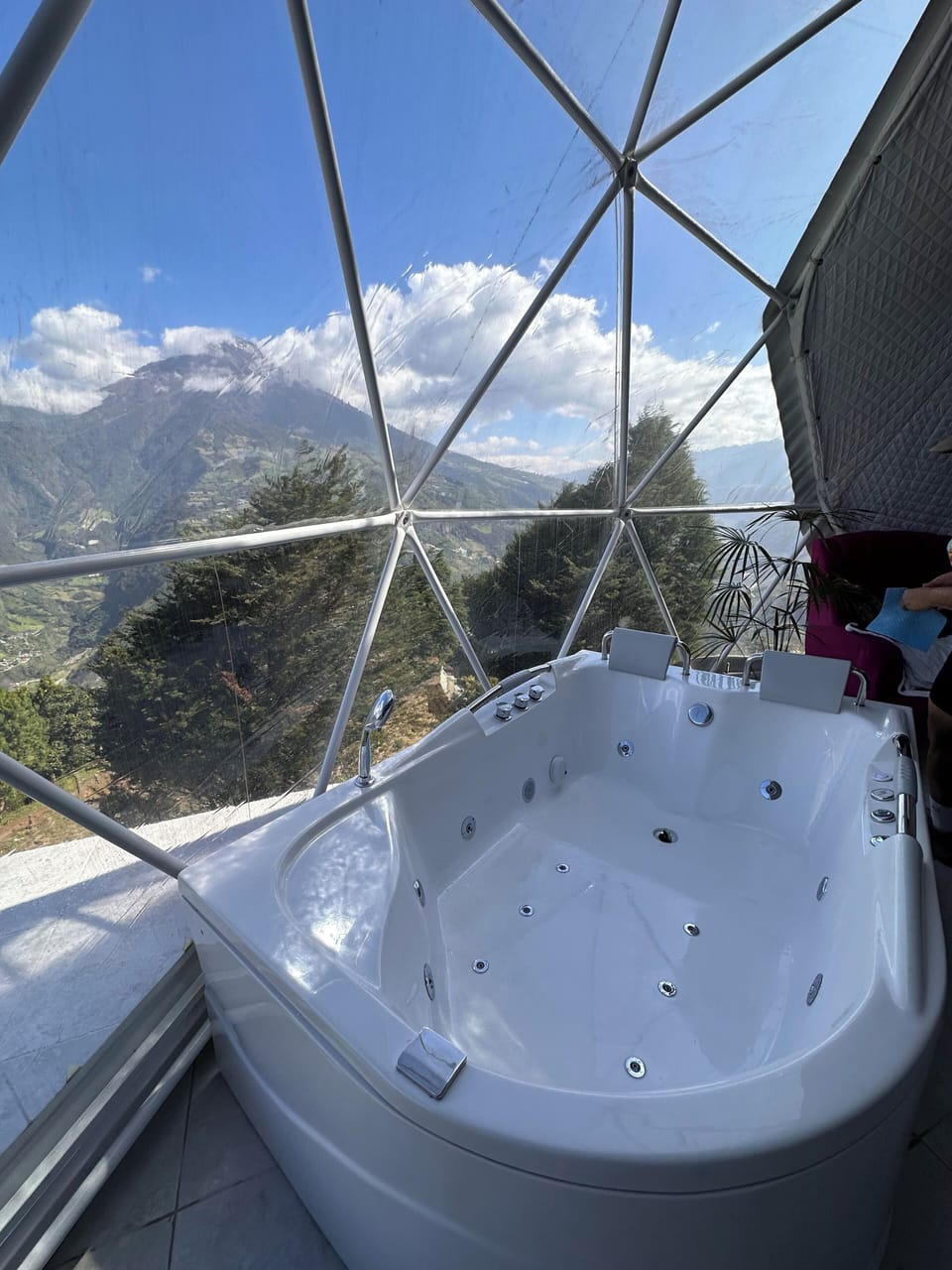 Outdoor spa tub